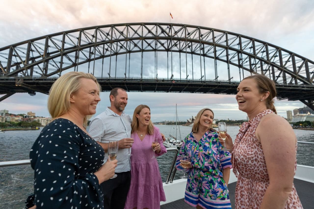 Crucero con almuerzo por la bahía de Sídney a bordo de Magistic Cruises desde Darling Harbour - imagen 6