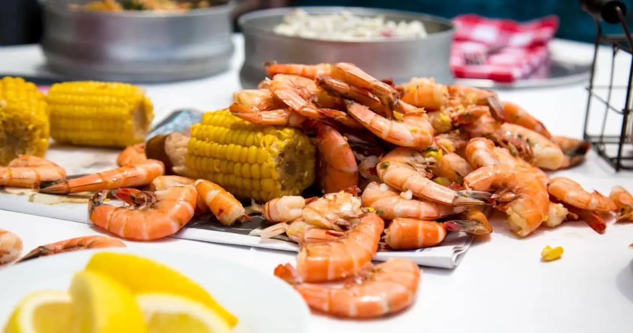 Experiencia culinaria y cabaret de Shrimp Boil - imagen 3