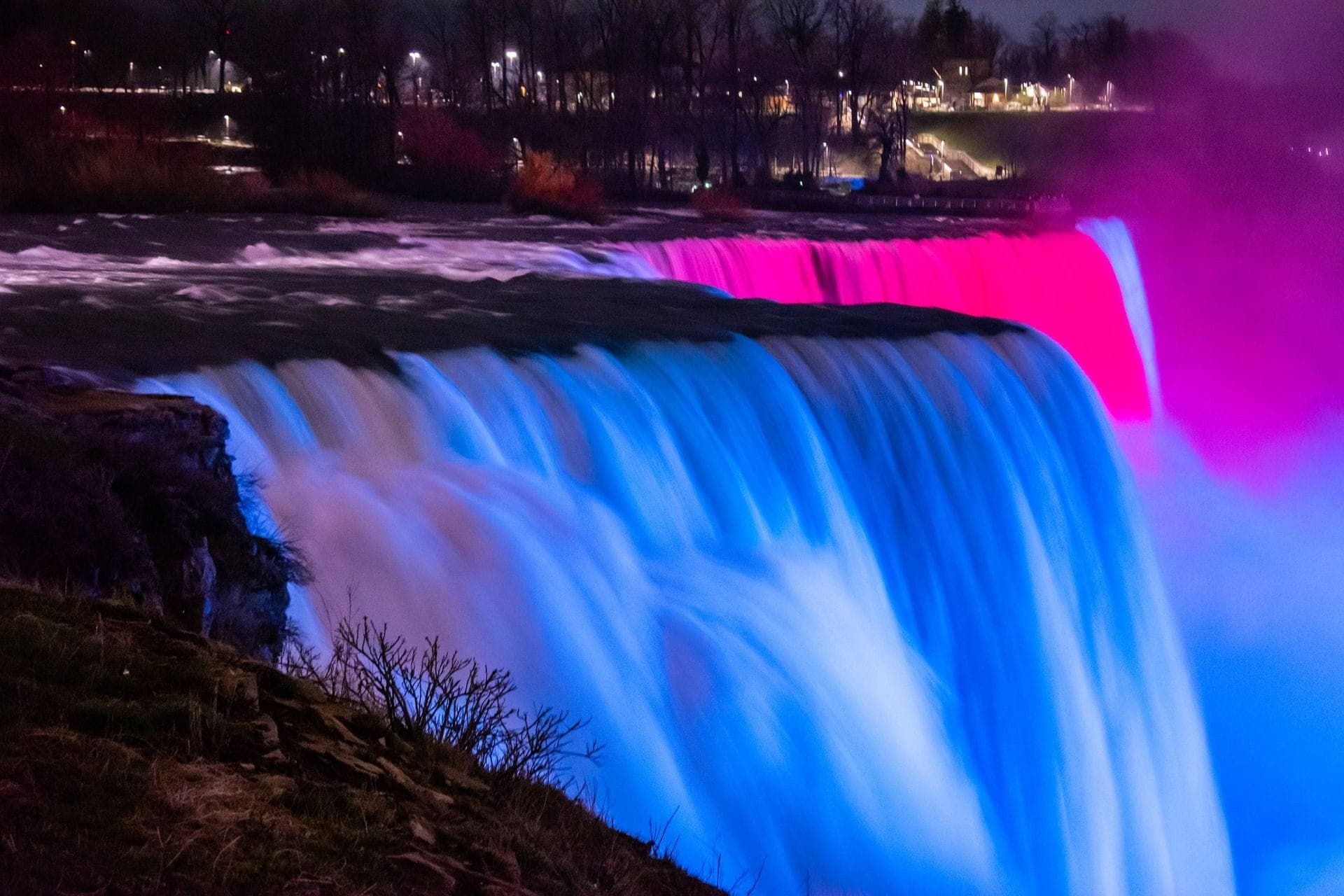 Cataratas del Niágara EE. UU.: tour nocturno de iluminación y Maid of the Mist opcional - imagen 2
