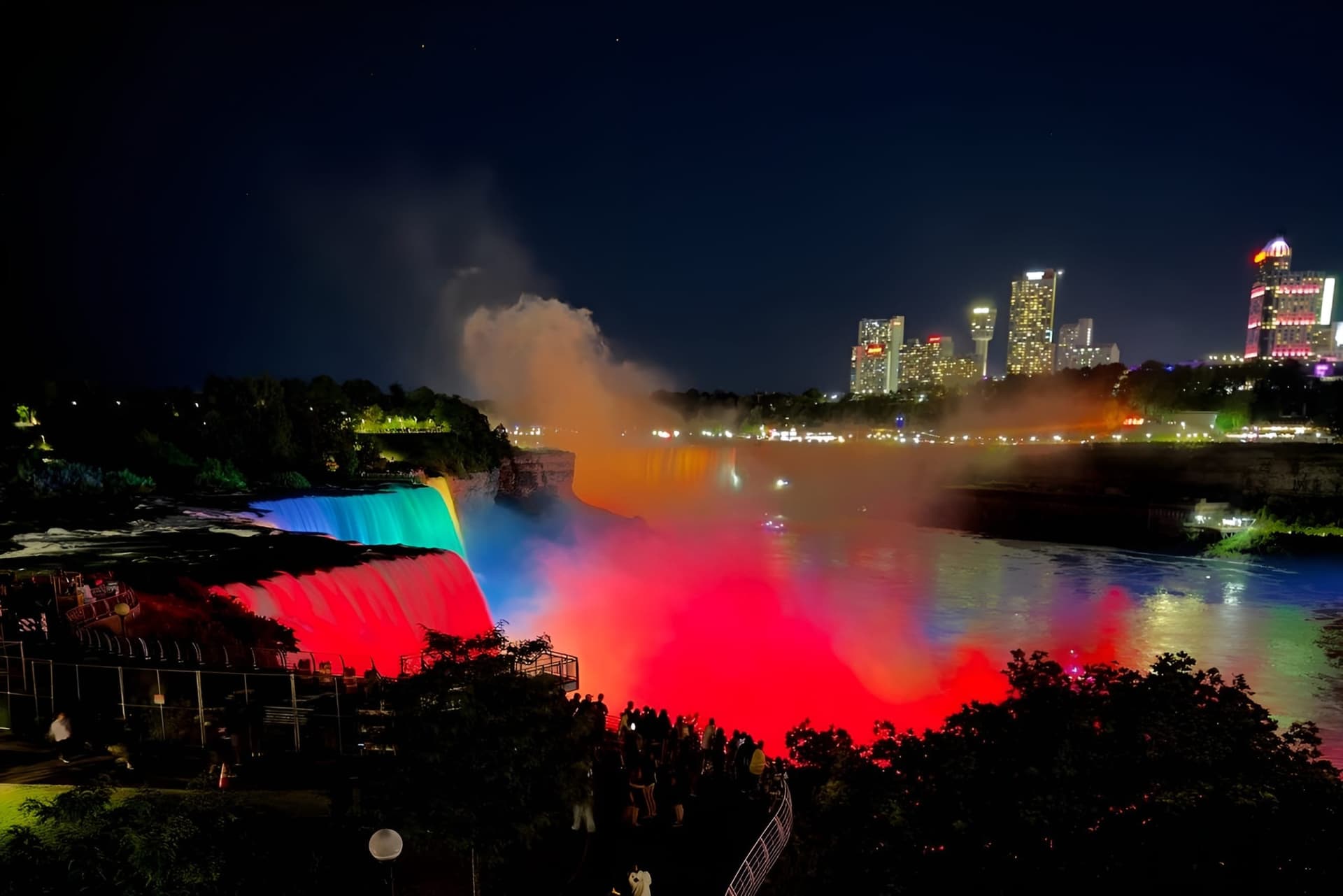Cataratas del Niágara EE. UU.: tour nocturno de iluminación y Maid of the Mist opcional - imagen 4
